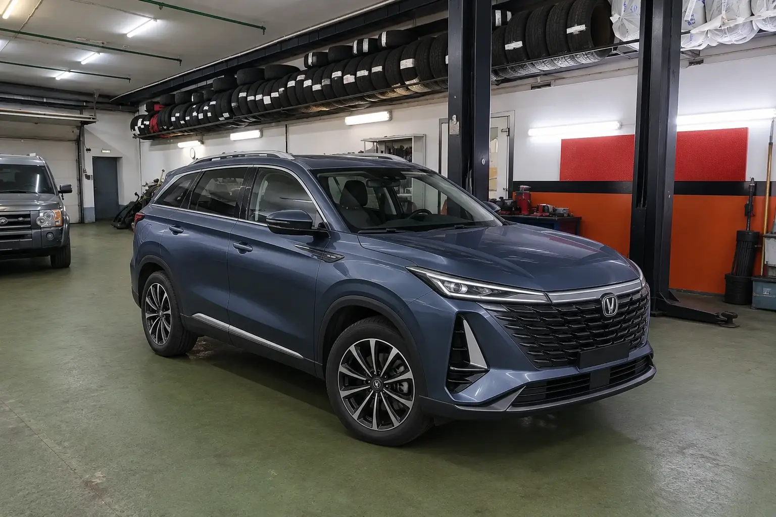 Автомобиль Changan CS75 Plus в зоне обслуживания