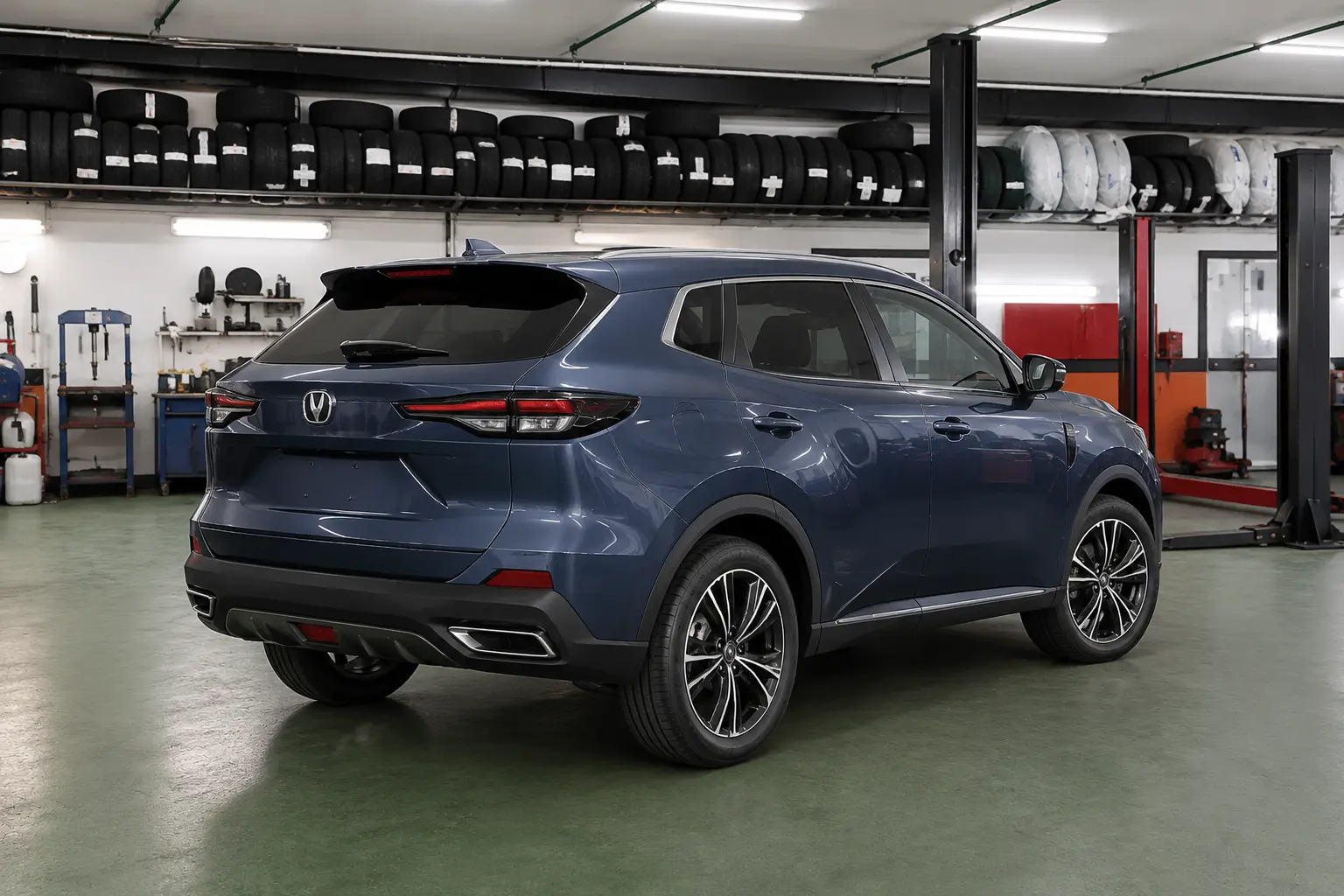 Автомобиль Changan UNI-S в зоне обслуживания