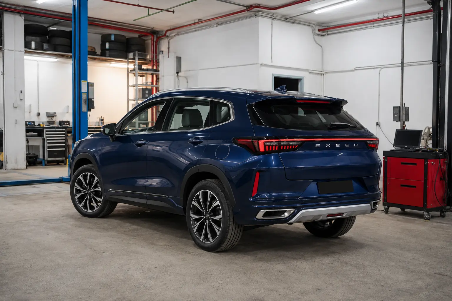 Автомобиль EXEED LX в зоне обслуживания