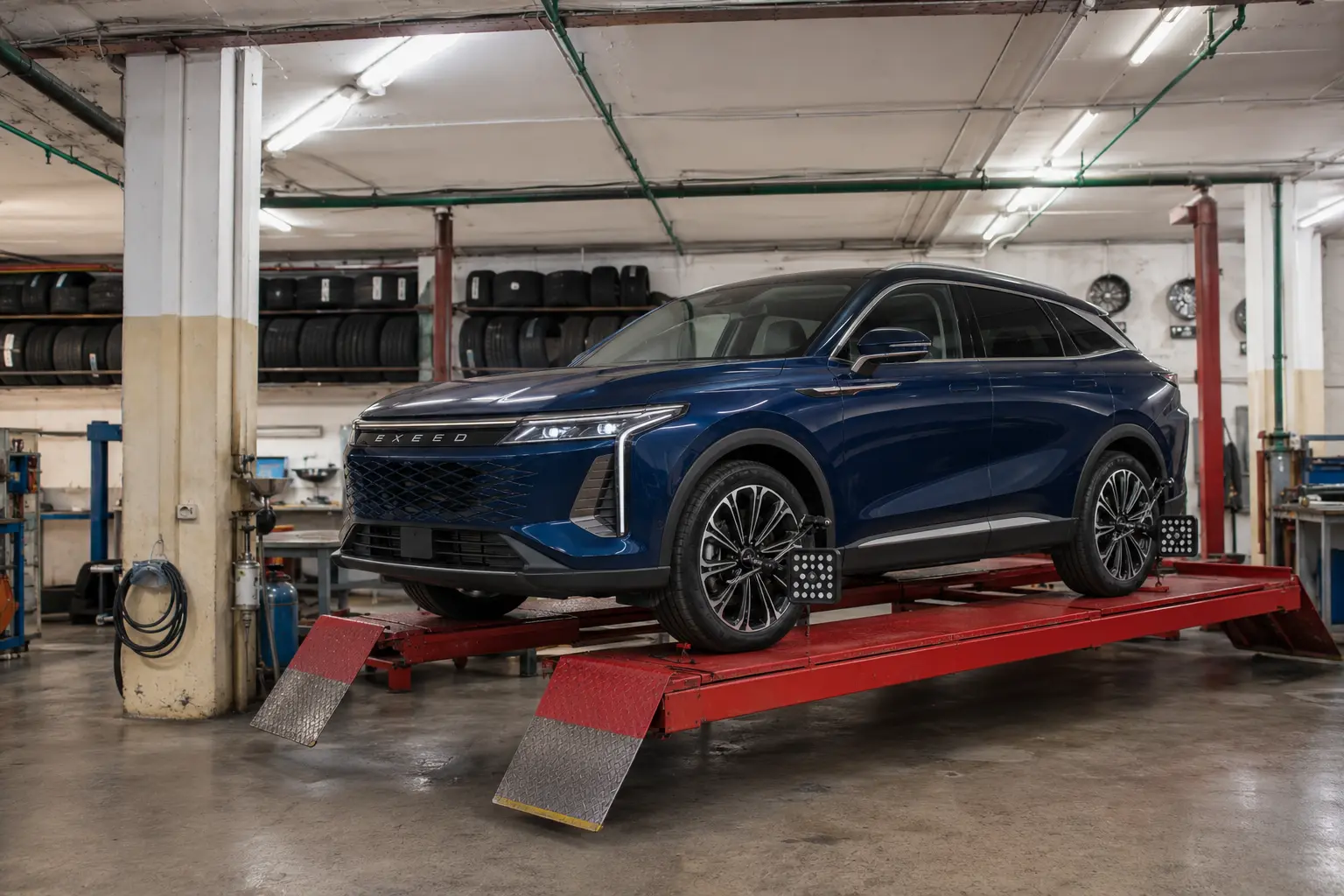 Автомобиль EXEED RX в зоне обслуживания