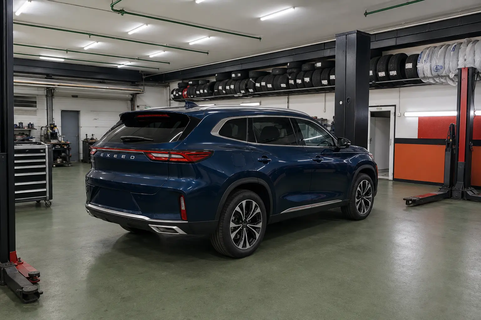 Автомобиль EXEED TXL в зоне обслуживания