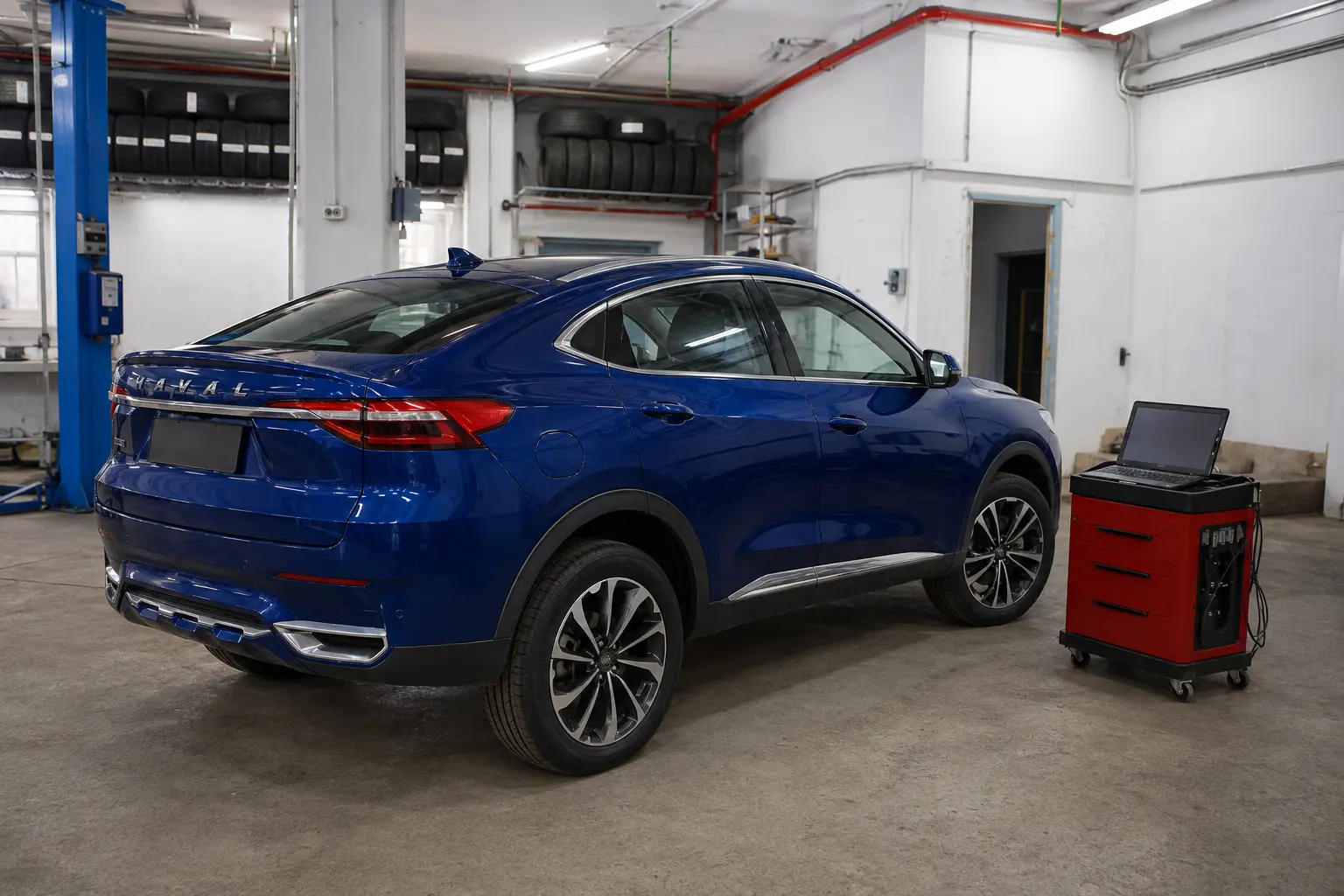 Автомобиль Haval F7x в зоне обслуживания