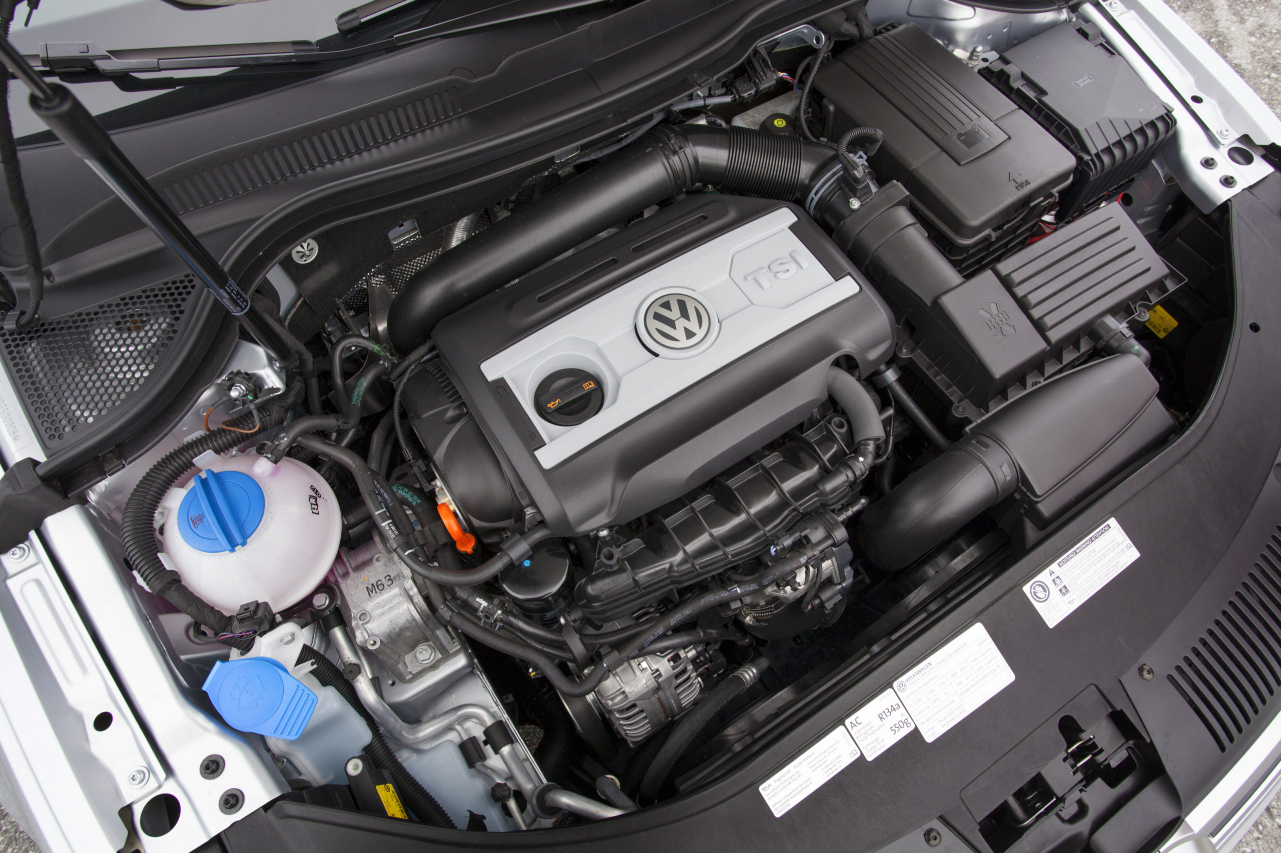 Бензиновые двигатели volkswagen. Двигатель Volkswagen TSI 2.0. 1.8 TSI. Мотор Пассат СС 2.0. Двигатель Фольксваген Пассат СС 1.8.